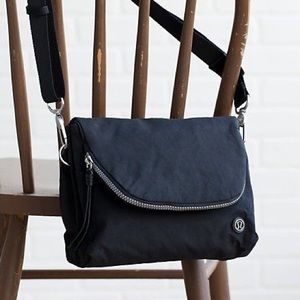 *LULULEMON PARTY OM BAG*